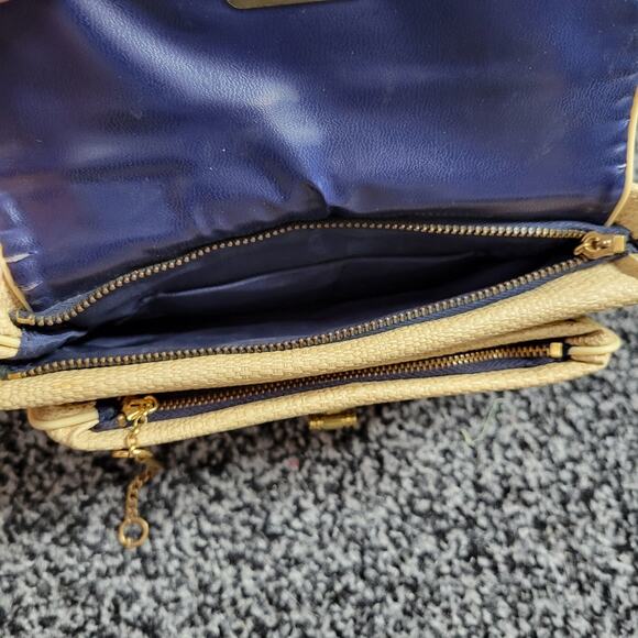 Vintage Woven Straw Embroidered Flower Clutch - Picture 5 of 7